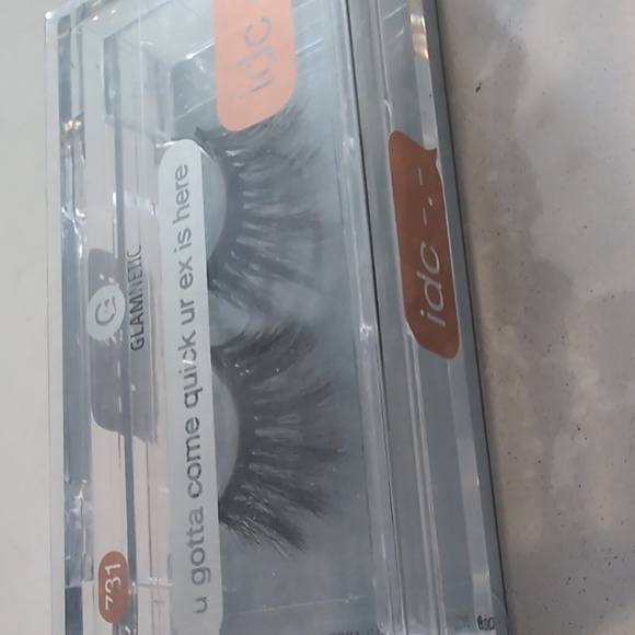Glamnetic IDC magnetic lashes - Picture 2 of 4